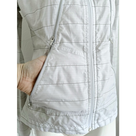 EUC Athleta White Gray Striped Windbreaker Hooded Jacket Size XSmall Thumbholes - Picture 4 of 15
